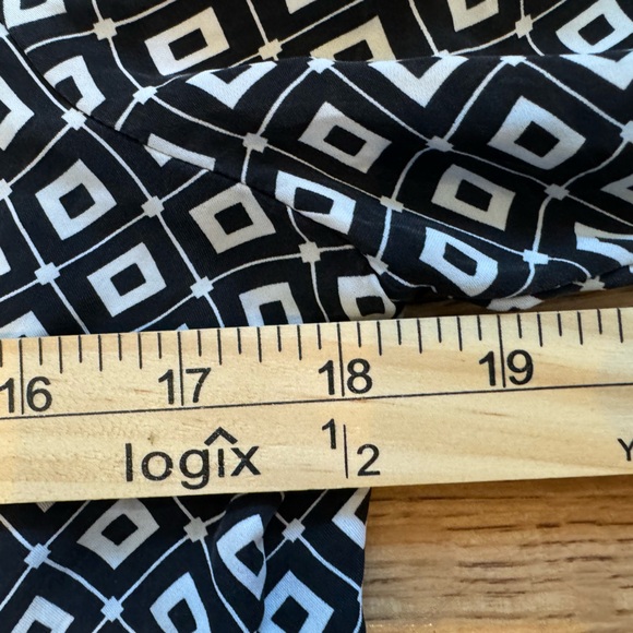 WH BM Silk Blouse Geometric Pattern Black/White SZ 6 - Picture 8 of 14